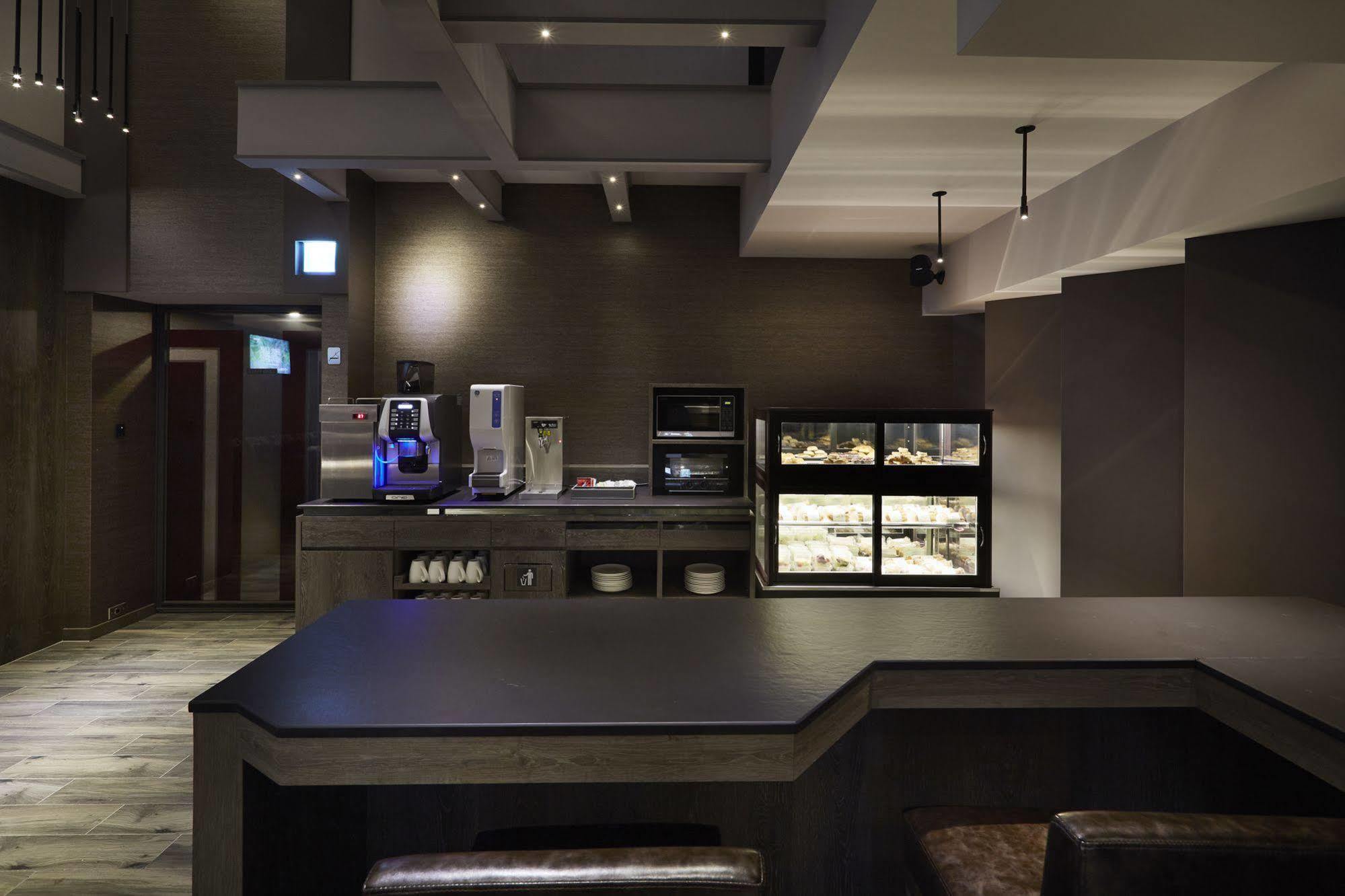 At Home Hotel Ximen Taipei Exteriör bild